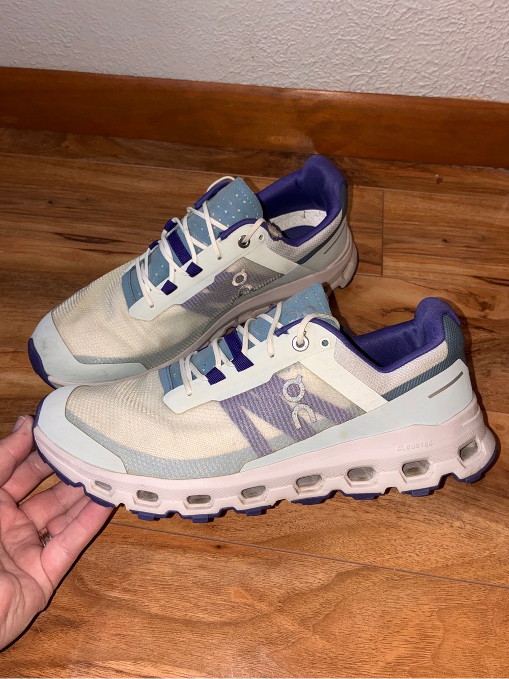 On Cloud Cloudvista Women's Trail Running Shoes- size 10